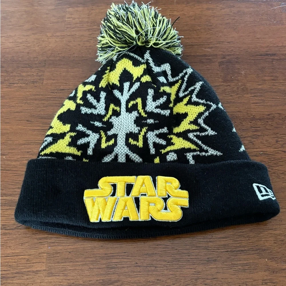 New Era STAR WARS  beanie with pom pom top yellow black galaxy design winter hat